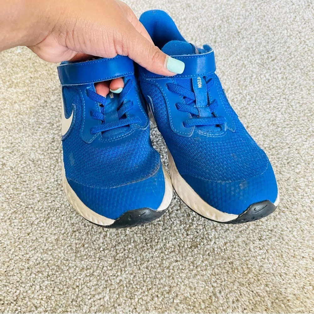 Nike Youth Revolution Sneakers - Picture 6 of 7